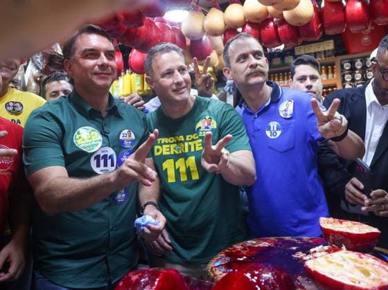 RECORD DATE NOT STATED Flavio Bolsonaro, Ricardo Nunes, and Tarcisio de Freitas campaign at the Sao Paulo Municipal Market. Sao Paulo (SP), 09 28 2026 2026 elections campaign Presidential candidate Flavio Bolsonaro (PL), Sao Paulo governor and candidate for re-election Tarcisio de Freitas (Republicanos) and Sao Paulo mayor Ricardo Nunes (MDB) participate in a campaign event at the Sao Paulo Municipal Market, in the central region of the Sao Paulo capital, this Monday (28).(Foto: Leco Viana Thenews2 imago images) Flavio Bolsonaro, Ricardo Nunes, and Tarcisio de Freitas campaign at the Sao Paulo Municipal Market.  Copyright: xLecoxVianax