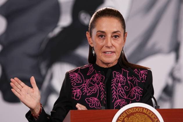 September 28, 2026: TO-45260- Ciudad de M& xe9;xico. 2026-09 -28. Claudia Sheinbaum Pardo, President of Mexico, during the daily morning press conference in the Treasury Room of the National Palace in Mexico City. Among the relevant topics discussed were Hurricane & 039;Polo& 039;, progress in employment, Ayotzinapa report and Morena coordinators. Alejandro God& xcd;nez Clasos.com.mx  - ZUMAcs4_ 20260928_faa_cs4_010 Copyright: xAlejandroxGod& Xed;Nezx