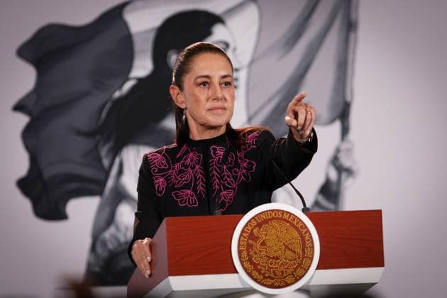 September 28, 2026: TO-45260- Ciudad de M& xe9;xico. 2026-09 -28. Claudia Sheinbaum Pardo, President of Mexico, during the daily morning press conference in the Treasury Room of the National Palace in Mexico City. Among the relevant topics discussed were Hurricane & 039;Polo& 039;, progress in employment, Ayotzinapa report and Morena coordinators. Alejandro God& xcd;nez Clasos.com.mx - ZUMAcs4_ 20260928_faa_cs4_015 Copyright: xAlejandroxGod& Xed;Nezx