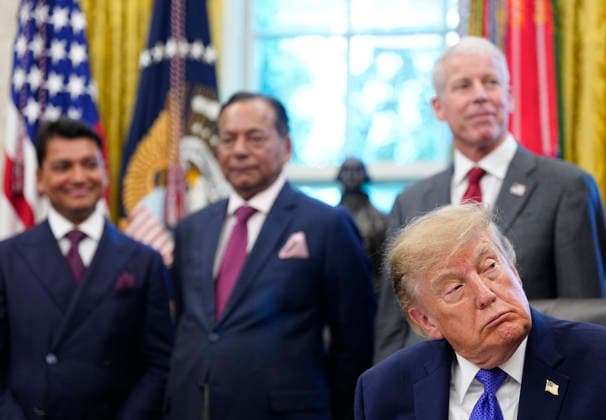 President Donald Trump delivers an announcement in the Oval Office of the White House in Washington, DC on Monday, September 28, 2026. Trump announced a nearly $15 billion investment by Mesabi Metallics to build the largest steel plant in U.S. history in Iowa.  WAP202609282003 BONNIExCASH