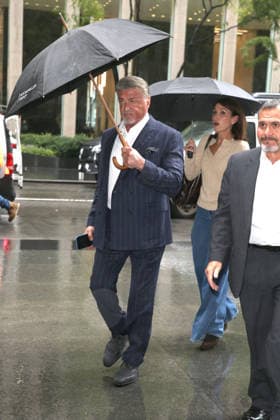 September 28, 2026, New York, New York, USA: SYLVESTER STALLONE arrives with umbrella on a rainy day at SiriusXM in Midtown Manhattan, New York, City New York USA  - ZUMAh16_ 20260928_zaf_h16_002 Copyright: xDanxHerrickx