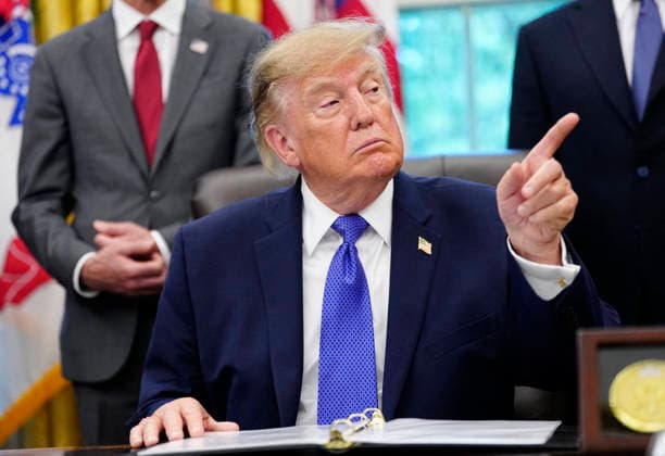 President Donald Trump Announces Plans for Largest Steel Plant in U.S. History President Donald Trump delivers an announcement in the Oval Office of the White House in Washington, DC on Monday, September 28, 2026. Trump announced a nearly $18 billion investment by Mesabi Metallics to build the largest steel plant in U.S. history in Iowa. Photo by Bonnie Cash Pool ABACAPRESS.COM WASHINGTON DC United States  Copyright: xPool ABACAx
