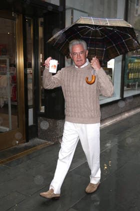 September 28, 2026, New York, New York, USA: KYLE MACLACHLAN with umbrella on a rainy day in Midtown Manhattan, New York, City, where he visited Ã¢â‚¬ËœThe Today ShowÃ¢â‚¬â ¢ on NBC and SiriusXM New York USA - ZUMAh16_ 20260928_zaf_h16_031 Copyright: xDanxHerrickx