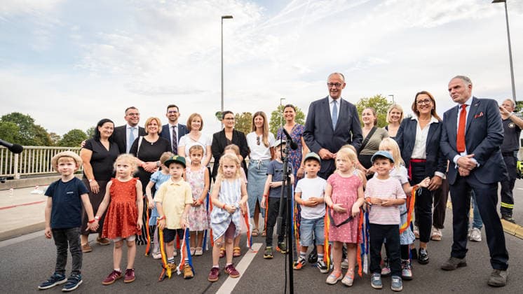 Chancellor Friedrich Merz during the dedication ceremony on the Gustav Heinemann Bridge in Saarlouis; dedication of Helmut Kohl Street and Rue François Mitterrand in Saarlouis, Saarlouis, Saarland, Germany; Gustav Heinemann Bridge