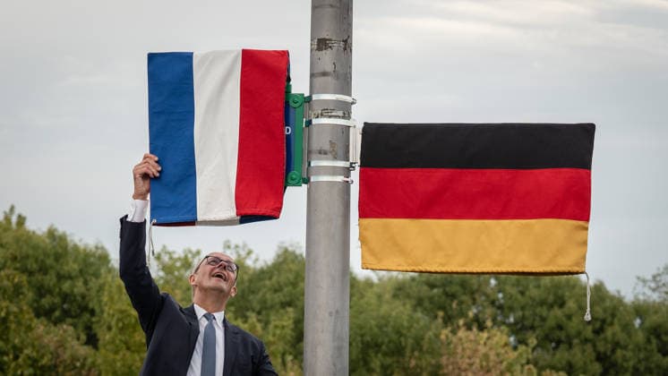 Chancellor Friedrich Merz during the dedication ceremony on the Gustav Heinemann Bridge in Saarlouis; dedication of Helmut Kohl Street and Rue François Mitterrand in Saarlouis, Saarlouis, Saarland, Germany; Gustav Heinemann Bridge