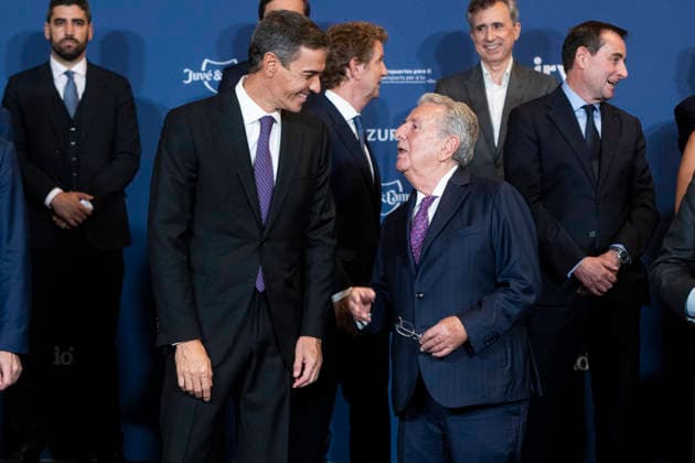 Sánchez and Illa Attend the 4th Vanguardia Awards Ceremony in Barcelona Prime Minister Pedro Sánchez i, during the 4th Vanguardia Awards ceremony on September 28, 2026, in Barcelona, Catalonia, Spain. These awards bring together more than 1,200 dignitaries to honor winners in ten categories focused on sustainability, innovation, culture, and civic engagement. SEPTEMBER 28, 2026 Lorena Sopê Barcelona Catalonia Barcelona Catalonia Spain  Copyright: xLorenaxSopÃªnax 7806663