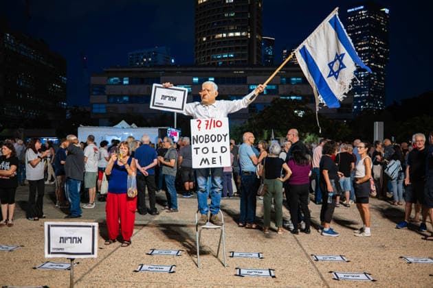September 28, 2026, Tel Aviv, Tel Aviv, Israel: A performance artist protests PM Benjamin Netanyahu outside a Sukka, a tent for the holiday of Sukkot, built by families of former hostages In Hostages Square to commemorate 3 years since October 7th. Tel Aviv Israel - ZUMAg280 20260928_znp_g280_011 Copyright: xYoavxGinsburgx