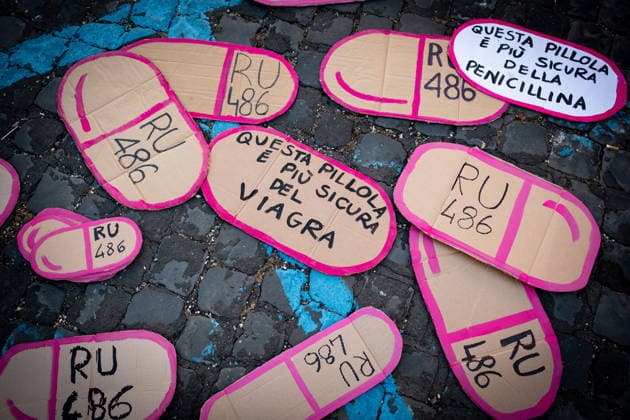 September 28, 2026, Rome, Rm, Italy: To mark International Safe Abortion Day, the feminist and transfeminist movement Non Una Di Meno (Not One Less) is holding a rally outside the Ministry of Health, reiterating their call for The right to free, safe, and accessible abortion for everyone who requests it . Some cardboard cutouts represent the abortion pill RU-486. Rome Italy  - ZUMAg256 20260928_znp_g256_011 Copyright: xMarcoxDixGianvitox