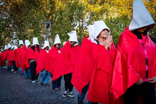 September 28, 2026, Rome, Rm, Italy: To mark International Safe Abortion Day, the feminist and transfeminist movement Non Una Di Meno (Not One Less) is holding a rally outside the Ministry of Health, reiterating their call for The right to free, safe, and accessible abortion for everyone who requests it . Protesters wear the red cloaks and white bonnets from The Handmaid s Tale as a visual symbol to defend abortion access and oppose reproductive restrictions. Rome Italy  - ZUMAg256 20260928_znp_g256_012 Copyright: xMarcoxDixGianvitox