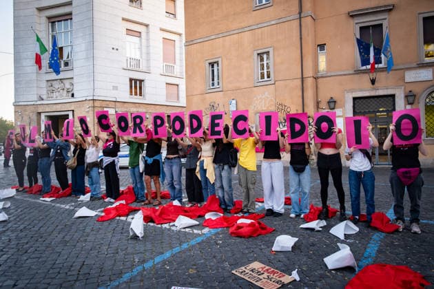 September 28, 2026, Rome, Rm, Italy: To mark International Safe Abortion Day, the feminist and transfeminist movement Non Una Di Meno (Not One Less) is holding a rally outside the Ministry of Health, reiterating their call for The right to free, safe, and accessible abortion for everyone who requests it . Protesters take off the red cloaks and white bonnets from The Handmaid s Tale as a visual symbol to defend abortion access and oppose reproductive restrictions. My body my choice reads the sign. Rome Italy - ZUMAg256 20260928_znp_g256_006 Copyright: xMarcoxDixGianvitox