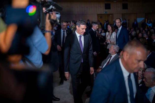 Sánchez and Illa Attend the 4th Vanguardia Awards Ceremony in Barcelona Prime Minister Pedro Sánchez during the 4th Vanguardia Awards ceremony on September 28, 2026, in Barcelona, Catalonia, Spain. These awards bring together more than 1,200 prominent figures to honor winners in ten categories focused on sustainability, innovation, culture, and civic engagement. SEPTEMBER 28, 2026 Lorena Sopê Barcelona Catalonia Barcelona Catalonia Spain  Copyright: xLorenaxSopÃªnax 7806685