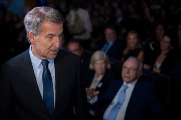 Sánchez and Illa Attend the 4th Vanguardia Awards Ceremony in Barcelona Alberto Núnez Feijóo, president of the Popular Party, during the 4th Vanguardia Awards ceremony on September 28, 2026, in Barcelona, Catalonia, Spain. These awards bring together more than 1,200 prominent figures to honor winners in ten categories focused on sustainability, innovation, culture, and civic engagement. SEPTEMBER 28, 2026 Lorena Sopê Barcelona Catalonia Barcelona Catalonia Spain  Copyright: xLorenaxSopÃªnax 7806694