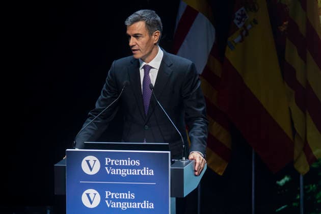 Sánchez and Illa Attend the 4th Vanguardia Awards Ceremony in Barcelona Prime Minister Pedro Sánchez speaks during the 4th Vanguardia Awards ceremony on September 28, 2026, in Barcelona, Catalonia, Spain. These awards bring together more than 1,200 prominent figures to honor ten categories focused on sustainability, innovation, culture, and civic engagement. SEPTEMBER 28, 2026 Lorena Sopê Barcelona Catalonia Barcelona Catalonia Spain  Copyright: xLorenaxSopÃªnax 7806718