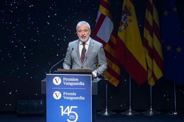 Sánchez and Illa Attend the IV Vanguardia Awards Ceremony in Barcelona The mayor of Barcelona, Jaume Collboni, speaks during the IV Vanguardia Awards ceremony on September 28, 2026, in Barcelona, Catalonia, Spain. These awards bring together more than 1,200 dignitaries to honor winners in ten categories focused on sustainability, innovation, culture, and civic engagement. SEPTEMBER 28, 2026 Lorena Sopê Barcelona Catalonia Barcelona Catalonia Spain  Copyright: xLorenaxSopÃªnax 7806720