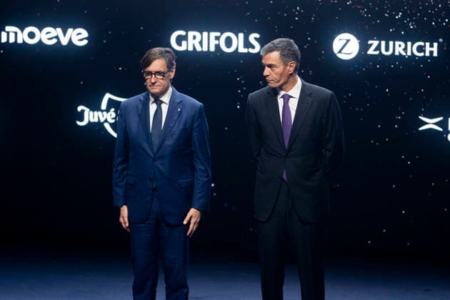 Sánchez and Illa Attend the 4th Vanguardia Awards Ceremony in Barcelona The president of the Generalitat, Salvador Illa i, and the prime minister, Pedro Sánchez d, during the 4th Vanguardia Awards ceremony on September 28, 2026, in Barcelona, Catalonia, Spain. These awards bring together more than 1,200 prominent figures to recognize ten categories focused on sustainability, innovation, culture, and civic engagement. SEPTEMBER 28, 2026 Lorena Sopê Barcelona Catalonia Barcelona Catalonia Spain  Copyright: xLorenaxSopÃªnax 7806722