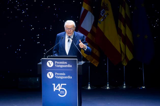 Sánchez and Illa Attend the 4th Vanguardia Awards Ceremony in Barcelona Isidro Fainé, president of the La Caixa Foundation, speaks after winning the Special Award during the 4th Vanguardia Awards ceremony on September 28, 2026, in Barcelona, Catalonia, Spain. These awards bring together more than 1,200 prominent figures to honor ten categories focused on sustainability, innovation, culture, and civic engagement. SEPTEMBER 28, 2026 Lorena Sopê Barcelona Catalonia Barcelona Catalonia Spain  Copyright: xLorenaxSopÃªnax 7806726