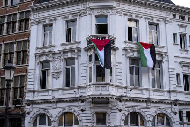 Pro-Palestine activists rally in Antwerp calling for evacuation of Gazans with valid visas ANTWERP, BELGIUM - SEPTEMBER 28: Pro-Palestine activists gather outside Antwerp City Hall during a demonstration organized by the Antwerp Coalition for Palestine, calling on Belgian authorities to facilitate the evacuation of Gazans holding valid visas and bring them to Belgium, in Antwerp, Belgium, on September 28, 2026. Bob Reijnders Lodewijks Anadolu Antwerp Belgium. Editorial use only. Please get in touch for any other usage.  Copyright: x2026xAnadoluxBobxReijndersxLodewijksx