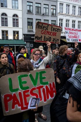 Pro-Palestine activists rally in Antwerp calling for evacuation of Gazans with valid visas ANTWERP, BELGIUM - SEPTEMBER 28: Pro-Palestine activists gather outside Antwerp City Hall during a demonstration organized by the Antwerp Coalition for Palestine, calling on Belgian authorities to facilitate the evacuation of Gazans holding valid visas and bring them to Belgium, in Antwerp, Belgium, on September 28, 2026. Bob Reijnders Lodewijks Anadolu Antwerp Belgium. Editorial use only. Please get in touch for any other usage.  Copyright: x2026xAnadoluxBobxReijndersxLodewijksx
