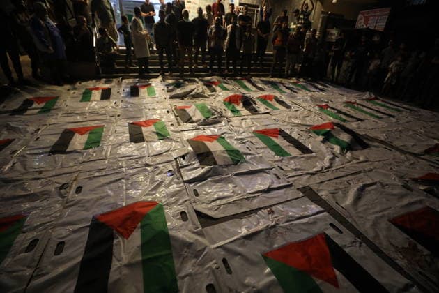 Palestinians mourn victims outside Al-Awda Hospital in central Gaza NUSEIRAT, GAZA, PALESTINE - SEPTEMBER 28: Relatives light candles and mourn over the bodies of Palestinians recovered from the rubble of destroyed homes following Israeli airstrikes on the Nuseirat refugee camp in the central Gaza Strip, Palestine, outside Al-Awda Hospital on September 28, 2026. Grieving families gathered in sorrow as search and rescue teams, civil defense workers, and local volunteers continued intensive operations amid severe destruction to locate and retrieve those trapped under collapsed concrete structures. Hassan Jedi Anadolu Nuseirat Gaza. Editorial use only. Please get in touch for any other usage.  Copyright: x2026xAnadoluxHassanxJedix
