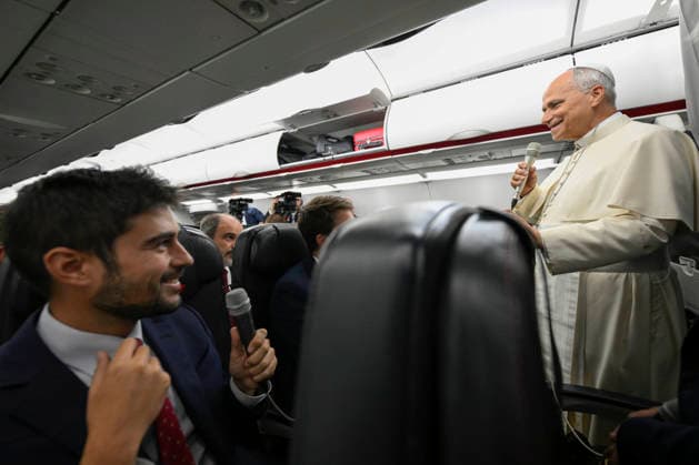 TRIP_PAPA_2026 Italy, In Flight, Vatican, 2026 9 29 Pope Leo XIV gives a press conference with accredited journalists on the return flight from France. EDITORIAL USE ONLY - NO BOOKS Copyright: xVATICANxMEDIA xCatholicxPressxPhotox