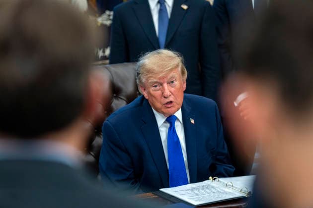 United States President Donald Trump delivers an announcement in the Oval Office of the White House in Washington, DC on Monday, September 28, 2026. Trump announced a nearly $18 billion investment by Mesabi Metallics to build the largest steel plant in U.S. history in Iowa. Copyright: xBonniexCashx xPoolxviaxCNPx MediaPunchx