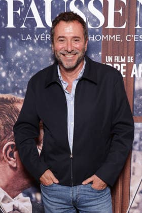 Fausse Note Premiere - Paris Bernard Montiel attends the photocall for the premiere of Fausse Note held at the Publicis Cinema in Paris, France on September 28, 2026. Photo by David Boyer ABACAPRESS.COM Paris France  Copyright: xBoyerxDavid ABACAx