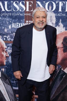 Fausse Note Premiere - Paris Enrico Macias attends the photocall for the premiere of Fausse Note held at the Publicis Cinema in Paris, France on September 28, 2026. Photo by David Boyer ABACAPRESS.COM Paris France  Copyright: xBoyerxDavid ABACAx