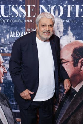 Fausse Note Premiere - Paris Enrico Macias attends the photocall for the premiere of Fausse Note held at the Publicis Cinema in Paris, France on September 28, 2026. Photo by David Boyer ABACAPRESS.COM Paris France  Copyright: xBoyerxDavid ABACAx