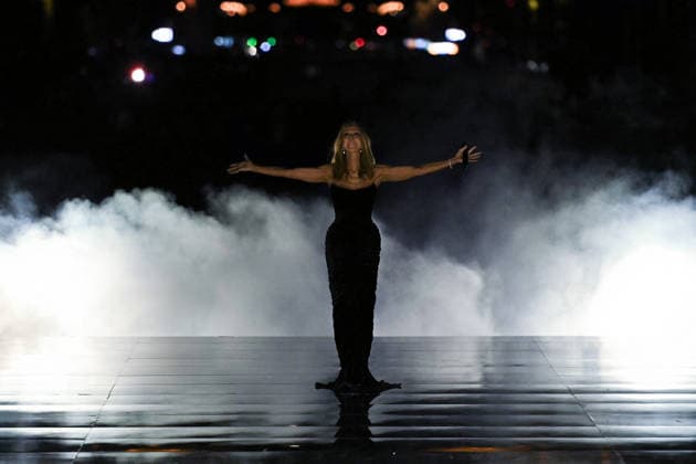 PFW - Celine Dion at LOreal Runway in Paris FA Canadian singer Celine Dion performs after the runway of l Oreal Paris for the Women s Spring Summer 2027 collection fashion during the Paris Fashion Week, on September 28, 2026. Photo by Firas Abdullah ABACAPRESS.COM Paris Ile-de-France France  Copyright: xAbdullahxFiras ABACAx