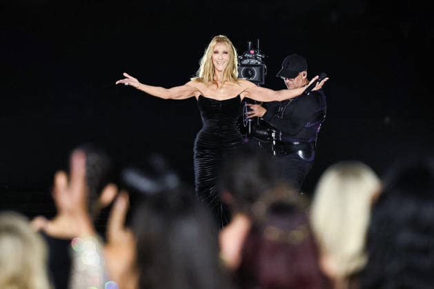 PFW - Celine Dion at LOreal Runway in Paris FA Canadian singer Celine Dion performs after the runway of l Oreal Paris for the Women s Spring Summer 2027 collection fashion during the Paris Fashion Week, on September 28, 2026. Photo by Firas Abdullah ABACAPRESS.COM Paris Ile-de-France France  Copyright: xAbdullahxFiras ABACAx