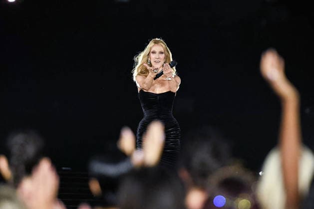 PFW - Celine Dion at LOreal Runway in Paris FA Canadian singer Celine Dion performs after the runway of l Oreal Paris for the Women s Spring Summer 2027 collection fashion during the Paris Fashion Week, on September 28, 2026. Photo by Firas Abdullah ABACAPRESS.COM Paris Ile-de-France France  Copyright: xAbdullahxFiras ABACAx
