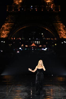 PFW - Celine Dion at LOreal Runway in Paris FA Canadian singer Celine Dion performs after the runway of l Oreal Paris for the Women s Spring Summer 2027 collection fashion during the Paris Fashion Week, on September 28, 2026. Photo by Firas Abdullah ABACAPRESS.COM Paris Ile-de-France France  Copyright: xAbdullahxFiras ABACAx