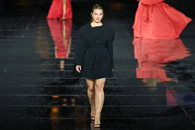 PFW - LOreal Runway in Paris FA Helena Bailly walks the runway of l Oreal Paris for the Women s Spring Summer 2027 collection fashion during the Paris Fashion Week, on September 28, 2026. Photo by Firas Abdullah ABACAPRESS.COM Paris Ile-de-France France  Copyright: xAbdullahxFiras ABACAx