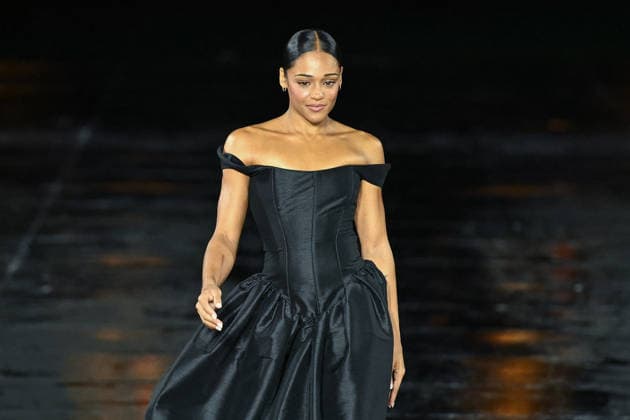 PFW - LOreal Runway in Paris FA French gymnast Melanie de Jesus dos Santos walks the runway of l Oreal Paris for the Women s Spring Summer 2027 collection fashion during the Paris Fashion Week, on September 28, 2026. Photo by Firas Abdullah ABACAPRESS.COM Paris Ile-de-France France  Copyright: xAbdullahxFiras ABACAx