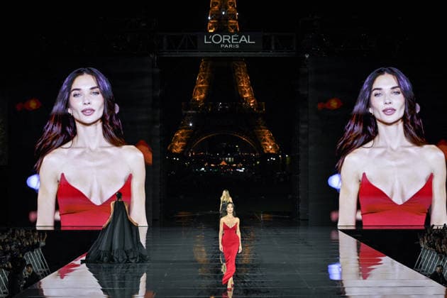 PFW - LOreal Runway in Paris FA Amy Jackson Westwick walks the runway of l Oreal Paris for the Women s Spring Summer 2027 collection fashion during the Paris Fashion Week, on September 28, 2026. Photo by Firas Abdullah ABACAPRESS.COM Paris Ile-de-France France  Copyright: xAbdullahxFiras ABACAx