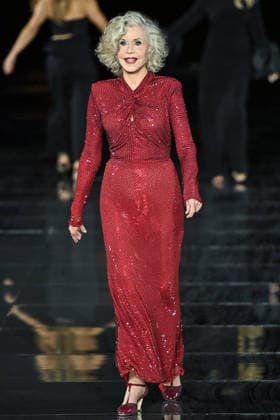 PFW - LOreal Runway in Paris FA Jane Fonda walks the runway of l Oreal Paris for the Women s Spring Summer 2027 collection fashion during the Paris Fashion Week, on September 28, 2026. Photo by Firas Abdullah ABACAPRESS.COM Paris Ile-de-France France  Copyright: xAbdullahxFiras ABACAx