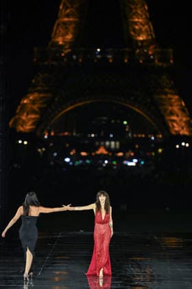 PFW - LOreal Runway in Paris FA Cara Delevingne walks the runway of l Oreal Paris for the Women s Spring Summer 2027 collection fashion during the Paris Fashion Week, on September 28, 2026. Photo by Firas Abdullah ABACAPRESS.COM Paris Ile-de-France France  Copyright: xAbdullahxFiras ABACAx