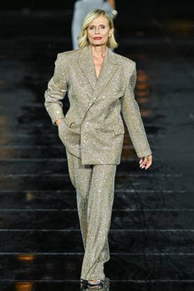 PFW - LOreal Runway in Paris FA Isabella Ferrari walks the runway of l Oreal Paris for the Women s Spring Summer 2027 collection fashion during the Paris Fashion Week, on September 28, 2026. Photo by Firas Abdullah ABACAPRESS.COM Paris Ile-de-France France  Copyright: xAbdullahxFiras ABACAx
