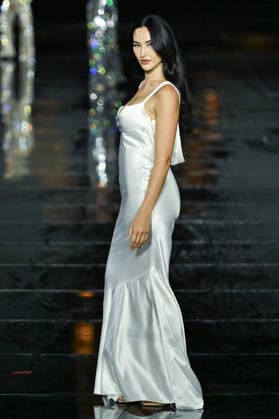 PFW - LOreal Runway in Paris FA Yumi Nu walks the runway of l Oreal Paris for the Women s Spring Summer 2027 collection fashion during the Paris Fashion Week, on September 28, 2026. Photo by Firas Abdullah ABACAPRESS.COM Paris Ile-de-France France  Copyright: xAbdullahxFiras ABACAx