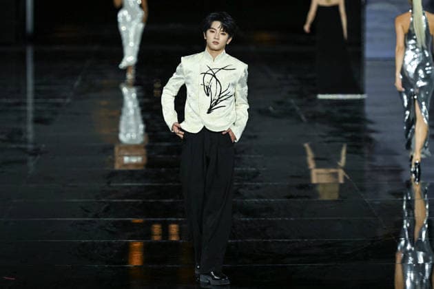PFW - LOreal Runway in Paris FA Mu Zhicheng walks the runway of l Oreal Paris for the Women s Spring Summer 2027 collection fashion during the Paris Fashion Week, on September 28, 2026. Photo by Firas Abdullah ABACAPRESS.COM Paris Ile-de-France France  Copyright: xAbdullahxFiras ABACAx
