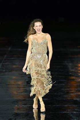 PFW - LOreal Runway in Paris FA Serenay Sarikaya walks the runway of l Oreal Paris for the Women s Spring Summer 2027 collection fashion during the Paris Fashion Week, on September 28, 2026. Photo by Firas Abdullah ABACAPRESS.COM Paris Ile-de-France France  Copyright: xAbdullahxFiras ABACAx