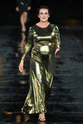 PFW - LOreal Runway in Paris FA A model walks the runway of l Oreal Paris for the Women s Spring Summer 2027 collection fashion during the Paris Fashion Week, on September 28, 2026. Photo by Firas Abdullah ABACAPRESS.COM Paris Ile-de-France France  Copyright: xAbdullahxFiras ABACAx
