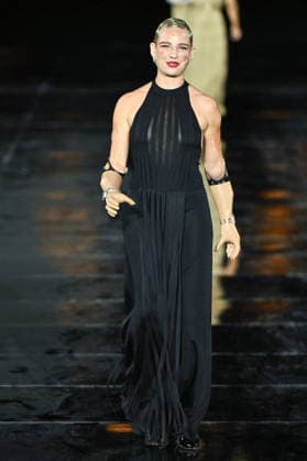 PFW - LOreal Runway in Paris FA Bebe Vio walks the runway of l Oreal Paris for the Women s Spring Summer 2027 collection fashion during the Paris Fashion Week, on September 28, 2026. Photo by Firas Abdullah ABACAPRESS.COM Paris Ile-de-France France  Copyright: xAbdullahxFiras ABACAx
