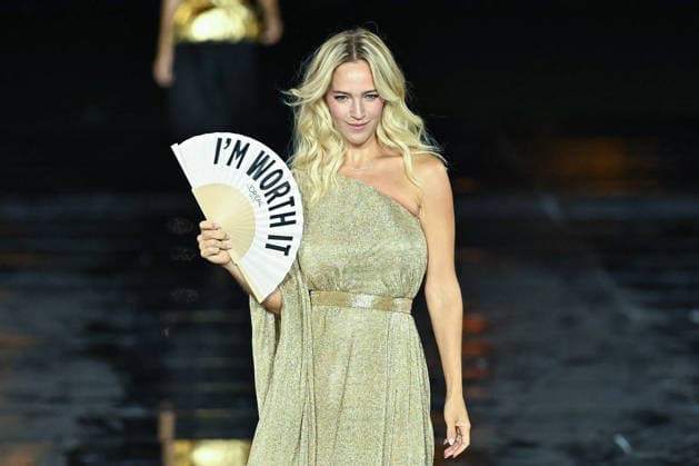 PFW - LOreal Runway in Paris FA Luisana Lopilato walks the runway of l Oreal Paris for the Women s Spring Summer 2027 collection fashion during the Paris Fashion Week, on September 28, 2026. Photo by Firas Abdullah ABACAPRESS.COM Paris Ile-de-France France  Copyright: xAbdullahxFiras ABACAx