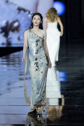 Ye Zhou – L’Oréal Paris Express Your Worth Fashion Show in Paris, France, on September 29, 2025 Olivier Borde Bestimage L’Oréal Paris Fashion Show, Express Your Worth in Paris, France, September 2025, France  Copyright: xOLIVIERxBORDEx xBESTIMAGExOLIVIERxBORDEx xBESTIMAGEx