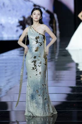 Ye Zhou – L’Oréal Paris Express Your Worth Fashion Show in Paris, France, on September 29, 2025 Olivier Borde Bestimage L’Oréal Paris Fashion Show, Express Your Worth in Paris, France, September 2025, France  Copyright: xOLIVIERxBORDEx xBESTIMAGExOLIVIERxBORDEx xBESTIMAGEx