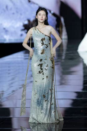 Ye Zhou – L’Oréal Paris Express Your Worth Fashion Show in Paris, France, on September 29, 2025 Olivier Borde Bestimage L’Oréal Paris Fashion Show, Express Your Worth in Paris, France, September 2025, France  Copyright: xOLIVIERxBORDEx xBESTIMAGExOLIVIERxBORDEx xBESTIMAGEx