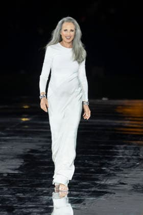 Andie MacDowell – L’Oréal Paris Express Your Worth Fashion Show in Paris, France, on September 29, 2025 Olivier Borde Bestimage L’Oréal Paris Fashion Show, Express Your Worth in Paris, France, September 2025 France  Copyright: xOLIVIERxBORDEx xBESTIMAGExOLIVIERxBORDEx xBESTIMAGEx