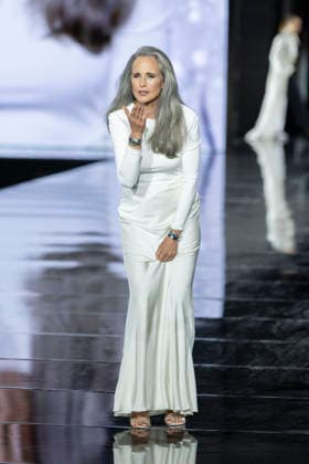 Andie MacDowell – L’Oréal Paris Express Your Worth Fashion Show in Paris, France, on September 29, 2025 Olivier Borde Bestimage L’Oréal Paris Fashion Show, Express Your Worth in Paris, France, September 2025 France  Copyright: xOLIVIERxBORDEx xBESTIMAGExOLIVIERxBORDEx xBESTIMAGEx