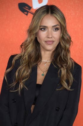 LOS ANGELES, CA - SEPTEMBER 28: Jessica Alba at the Los Angeles Premiere of Warner Bros. Pictures Digger at Directors Village on September 28, 2026 in Los Angeles, California. Copyright: xJeffreyxMayerx